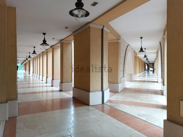 locale commerciale in vendita a Bologna in zona Borgo Panigale