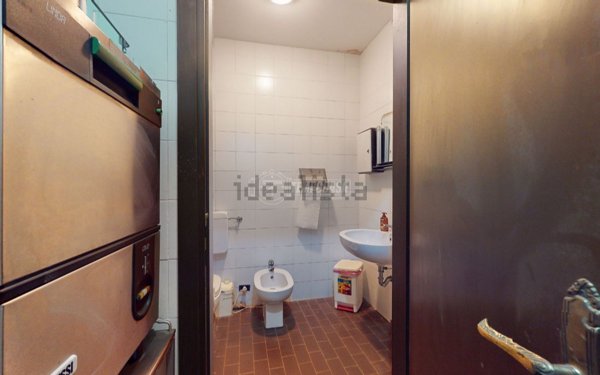 locale commerciale in vendita a Bologna in zona Borgo Panigale