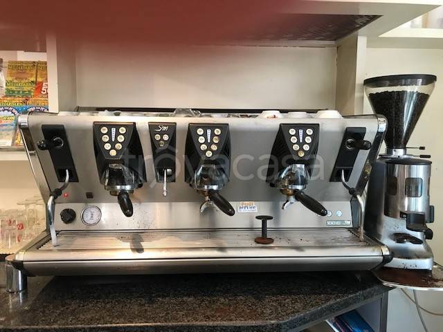 negozio in vendita a Bologna in zona Santo Stefano