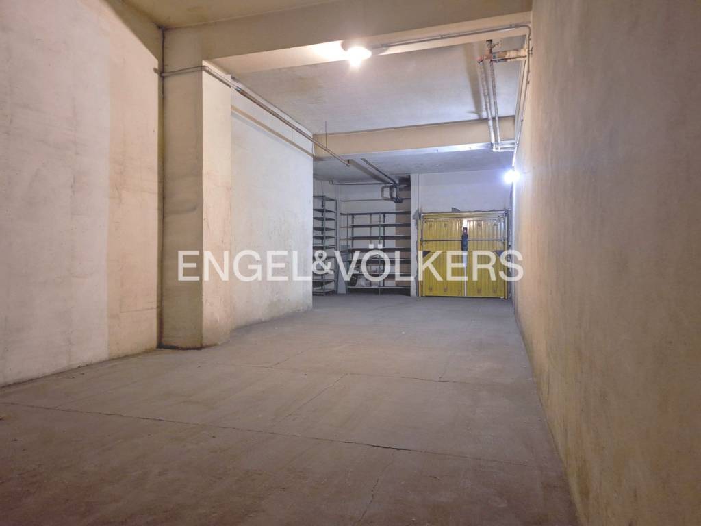 locale di sgombero in vendita a Bologna in zona San Vitale