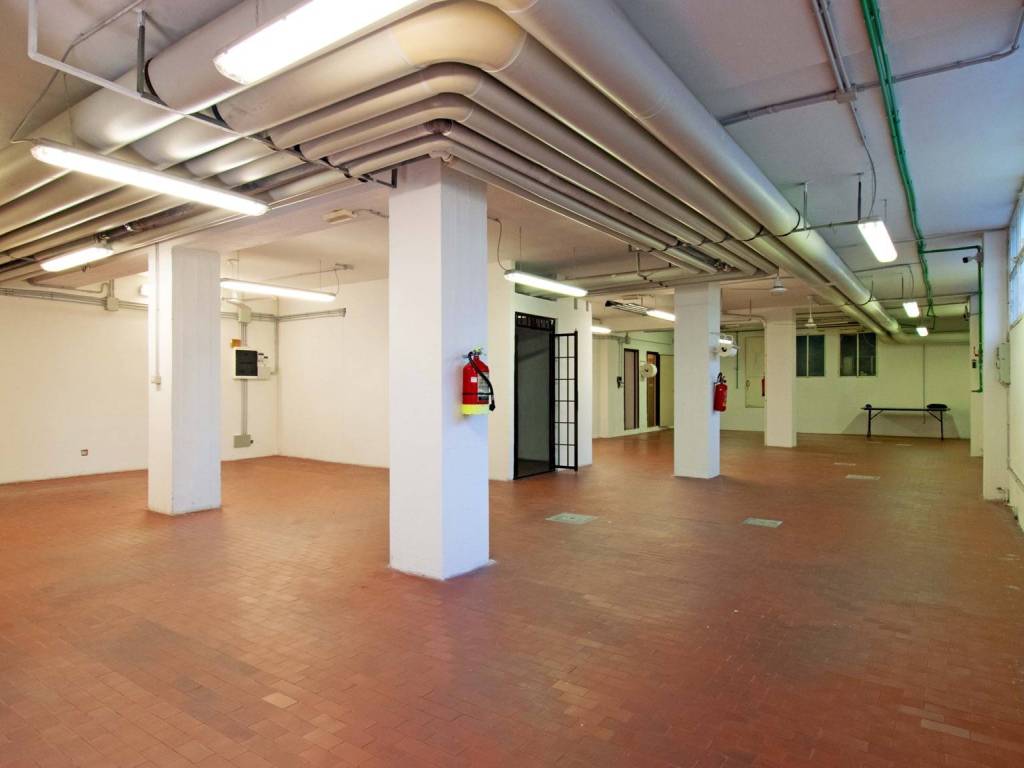 locale commerciale in vendita a Bologna in zona Santa Viola