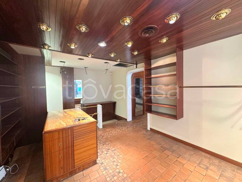 negozio in vendita a Bologna in zona Lame