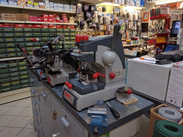 negozio in vendita a Bologna in zona San Vitale