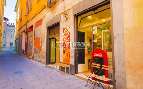 negozio in vendita a Bologna in zona Centro Storico