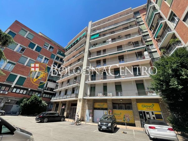 locale commerciale in vendita a Bologna in zona San Vitale