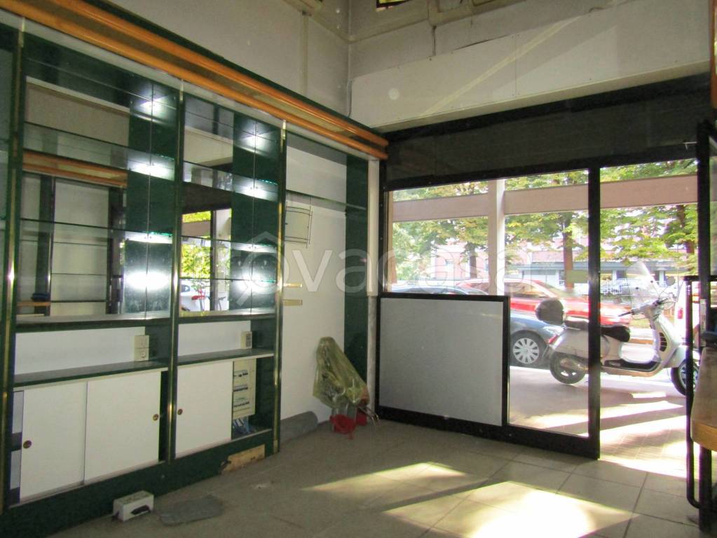 negozio in vendita a Bologna in zona San Vitale