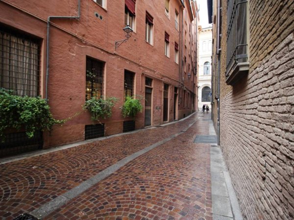 ufficio in vendita a Bologna in zona Centro Storico