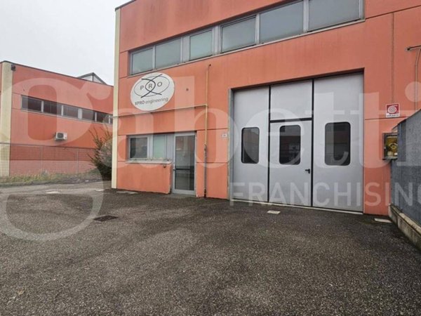 locale commerciale in vendita a Bologna in zona Savena