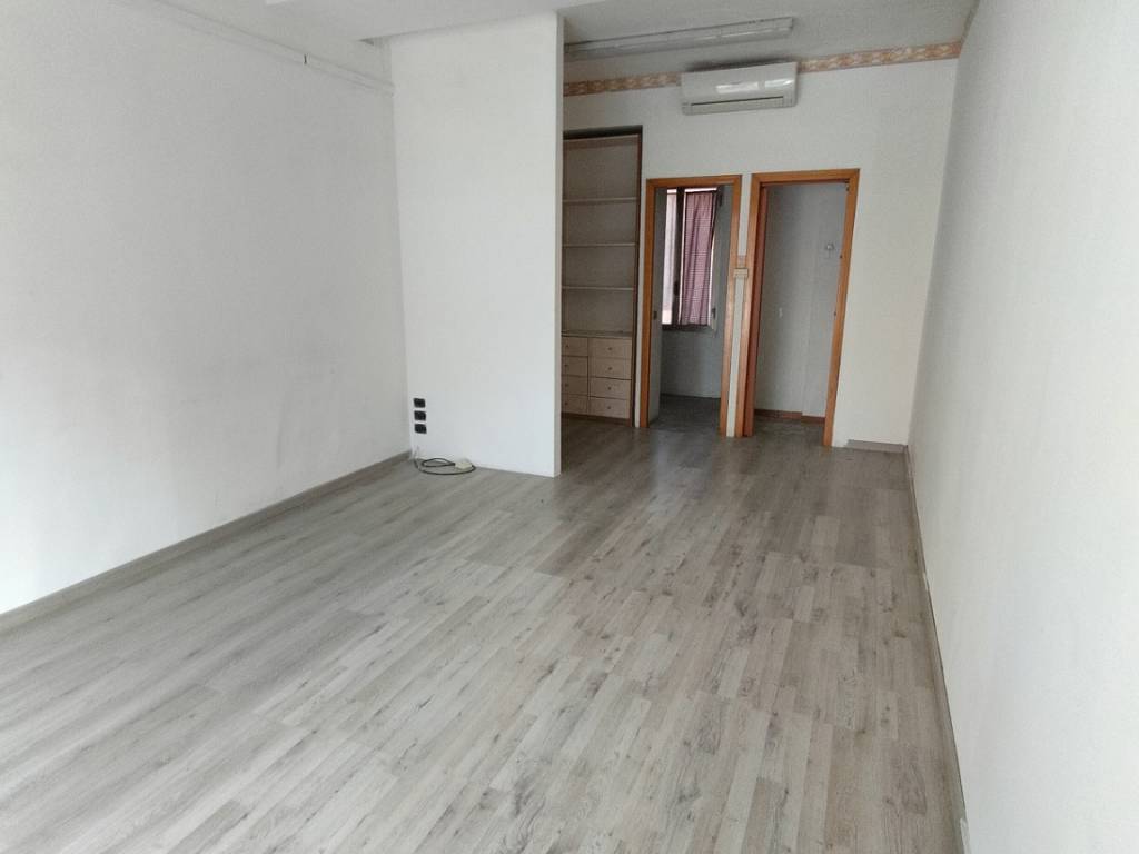 negozio in vendita a Bologna in zona San Vitale