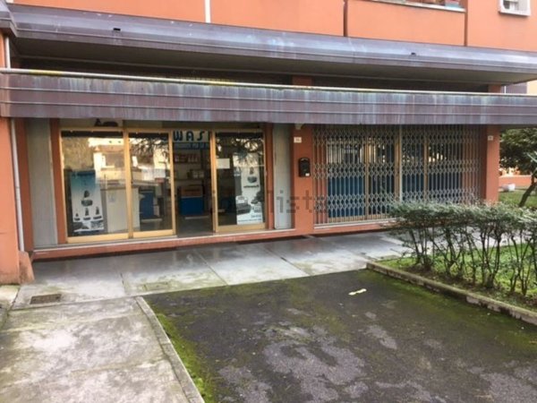 negozio in vendita a Bologna in zona Lame