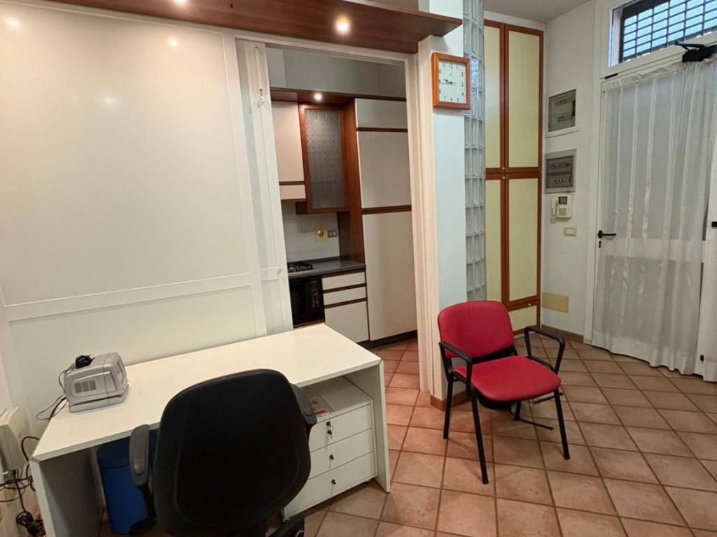 ufficio in vendita a Bologna in zona San Vitale