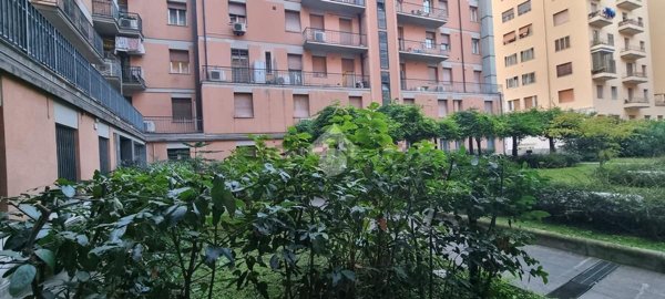 ufficio in vendita a Bologna in zona Quartiere Porto