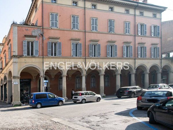 ufficio in vendita a Bologna in zona Centro Storico