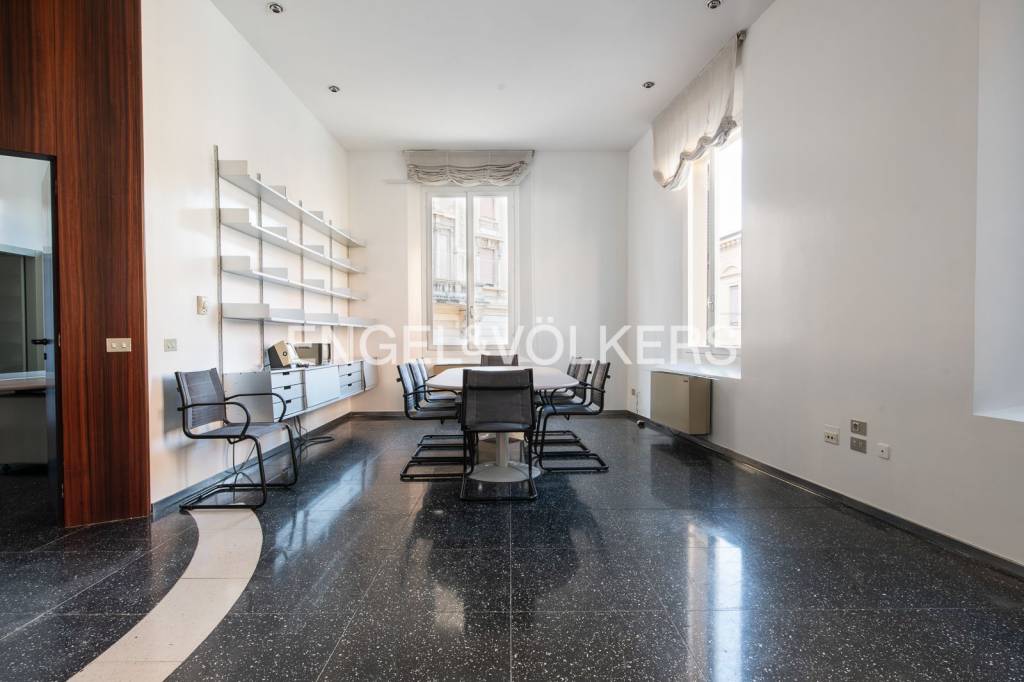 ufficio in vendita a Bologna in zona Centro Storico