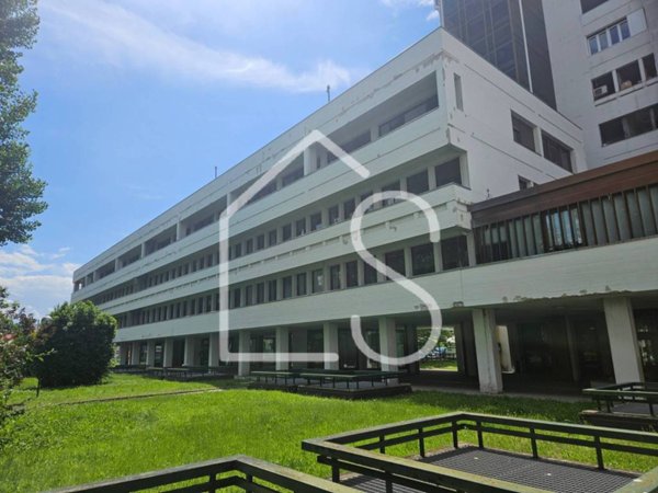 locale commerciale in vendita a Bologna in zona Aeroporto