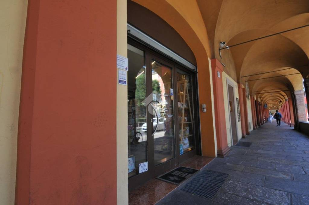 negozio in vendita a Bologna in zona San Vitale