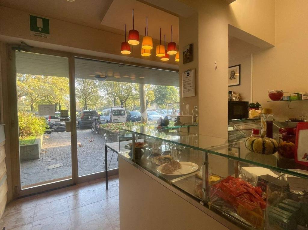 negozio in vendita a Bologna in zona Savena