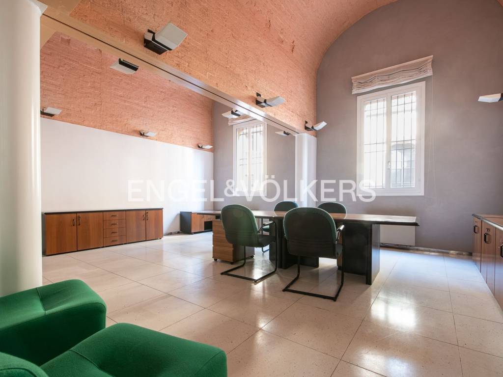 ufficio in vendita a Bologna in zona Centro Storico