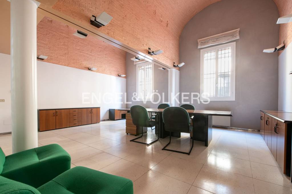 ufficio in vendita a Bologna in zona Centro Storico
