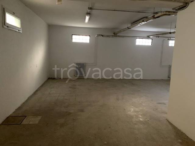 locale commerciale in vendita a Bologna in zona Santa Viola