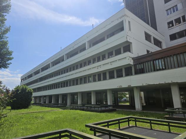 locale commerciale in vendita a Bologna in zona Borgo Panigale