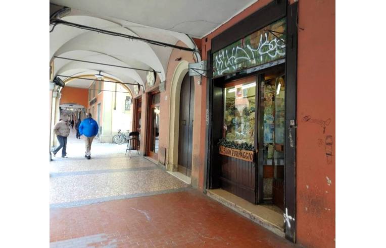 negozio in vendita a Bologna in zona Centro Storico