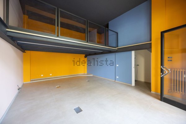 ufficio in vendita a Bologna in zona Quartiere Porto
