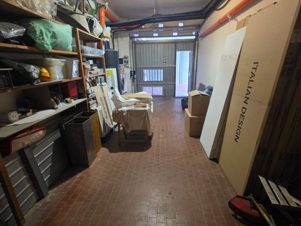 locale commerciale in vendita a Bologna in zona San Donato