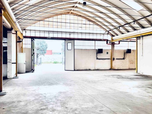 locale commerciale in vendita a Bologna in zona Savena