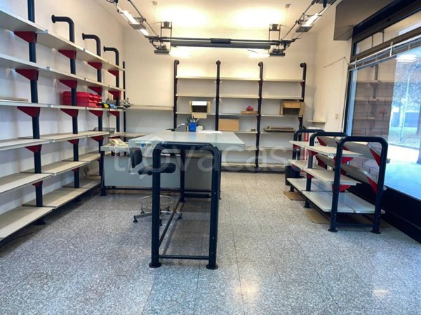 negozio in vendita a Bologna in zona Savena