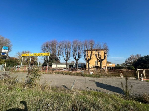 locale commerciale in vendita a Bologna in zona Borgo Panigale