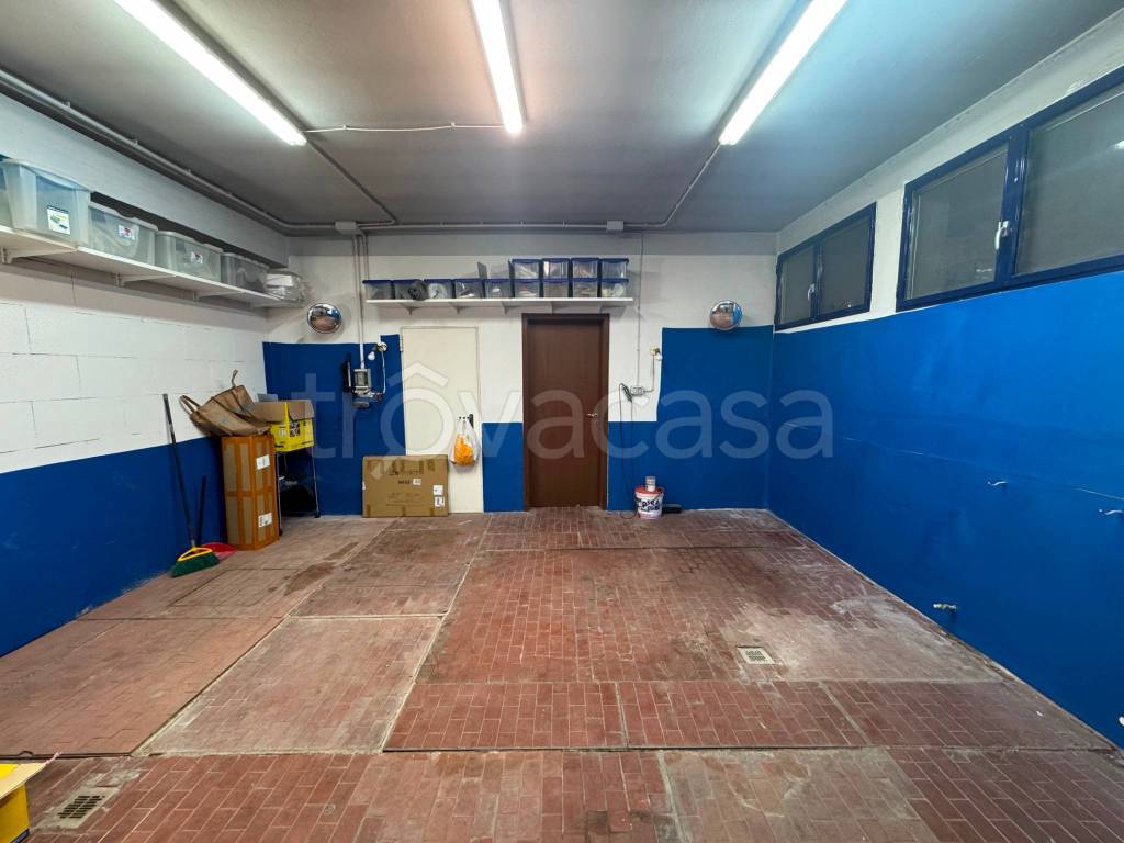 locale di sgombero in vendita a Bologna in zona San Vitale