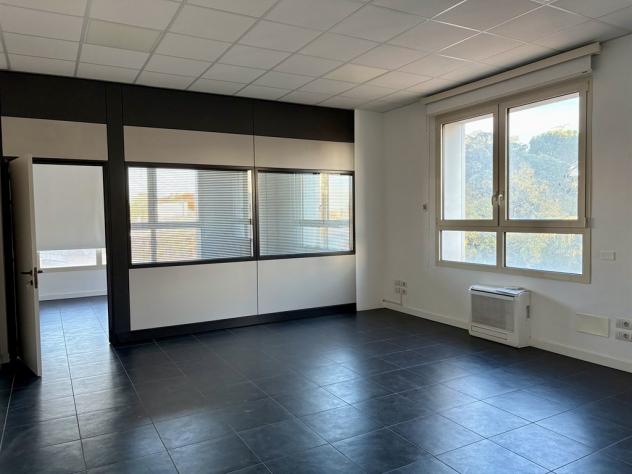 ufficio in vendita a Bologna in zona Borgo Panigale