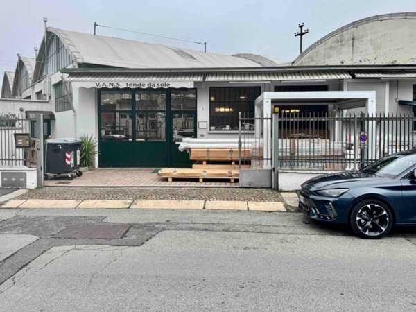 negozio in vendita a Bologna in zona Savena