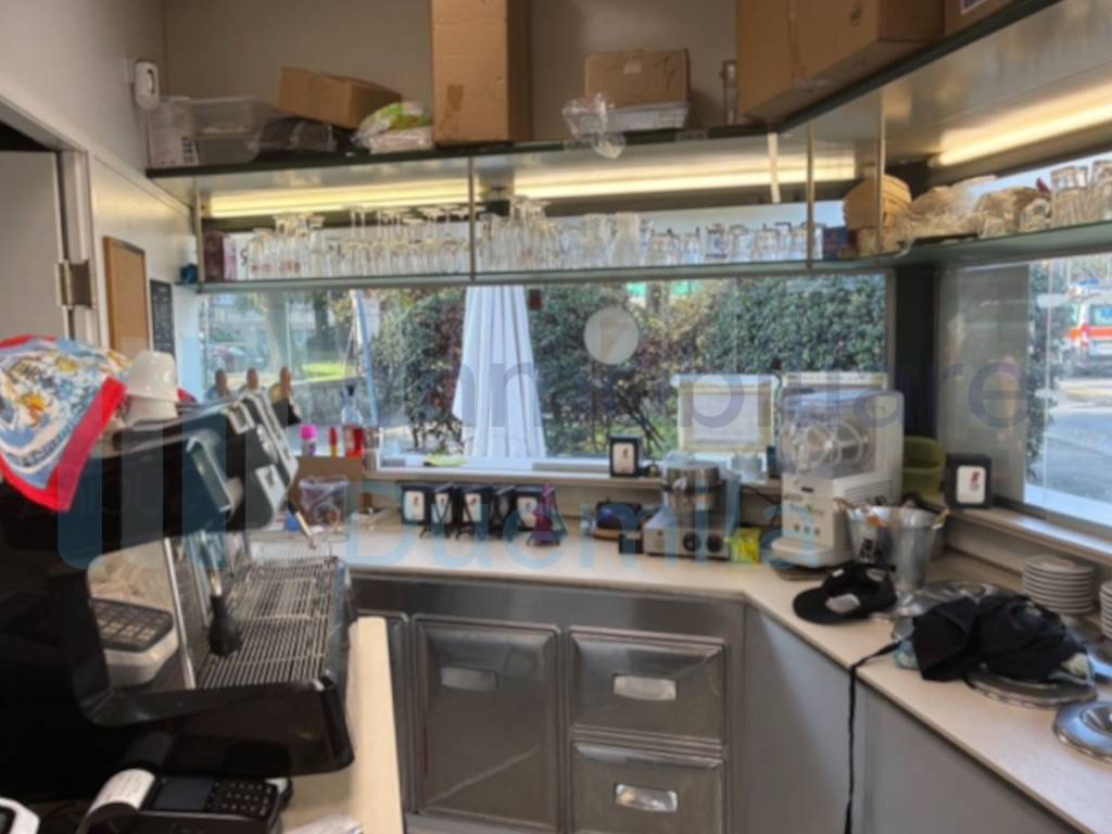 negozio in vendita a Bologna in zona San Vitale