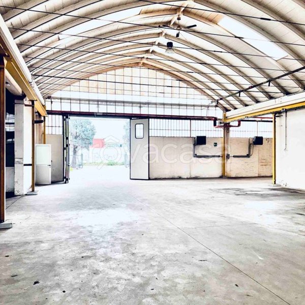 locale commerciale in vendita a Bologna in zona Zona Industriale Ròveri