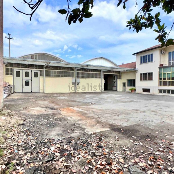 capannone in vendita a Bologna in zona Zona Industriale Ròveri