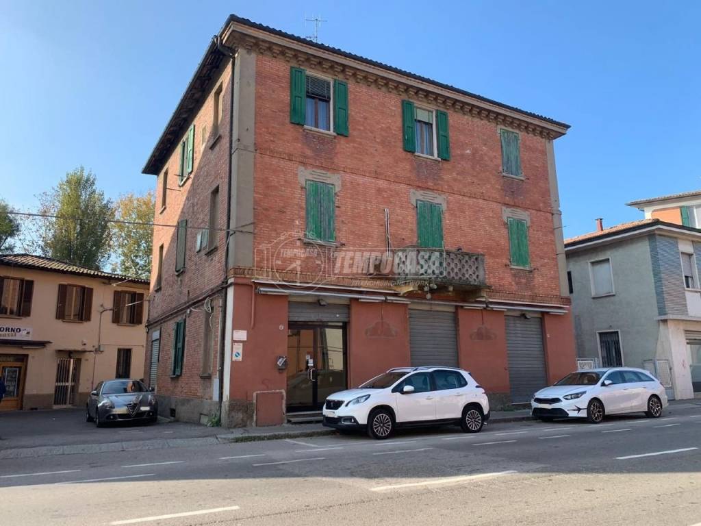 negozio in vendita a Bologna in zona Corticella