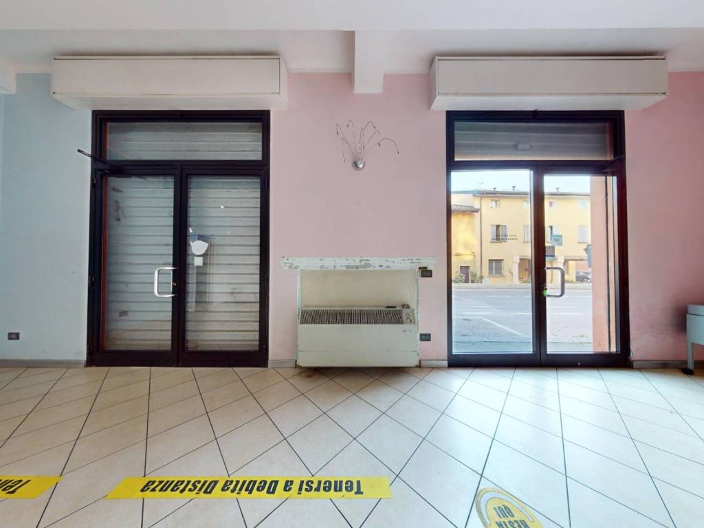 negozio in vendita a Bologna in zona Corticella