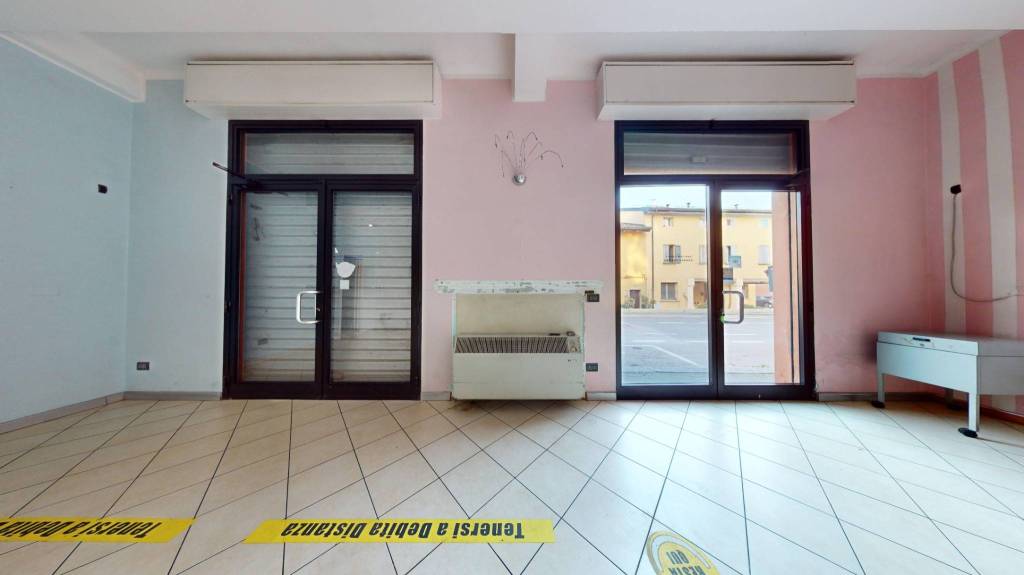 negozio in vendita a Bologna in zona Corticella