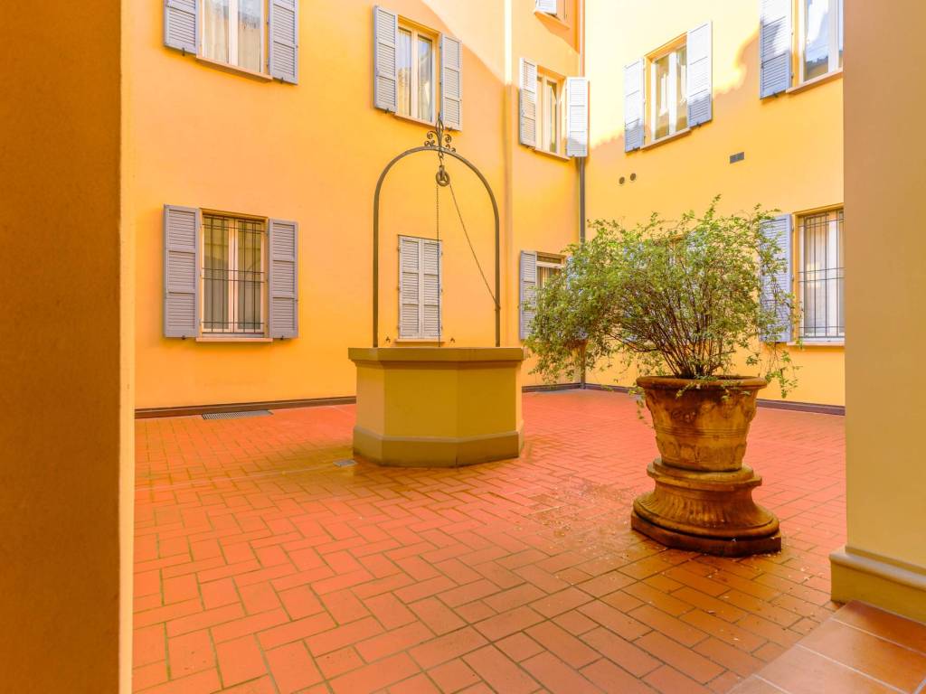 negozio in vendita a Bologna in zona San Vitale