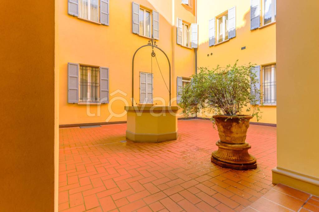 negozio in vendita a Bologna in zona San Vitale