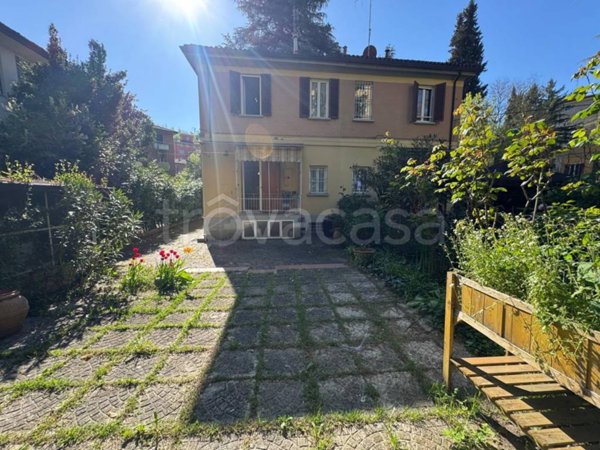casa indipendente in vendita a Bologna in zona Santo Stefano