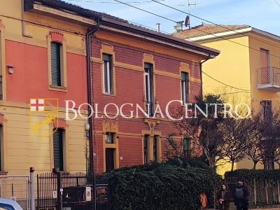 casa indipendente in vendita a Bologna in zona Andrea Costa