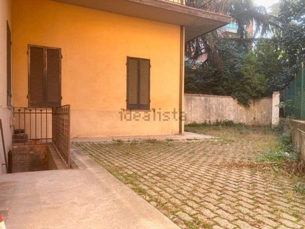 ufficio in vendita a Bologna in zona Saragozza