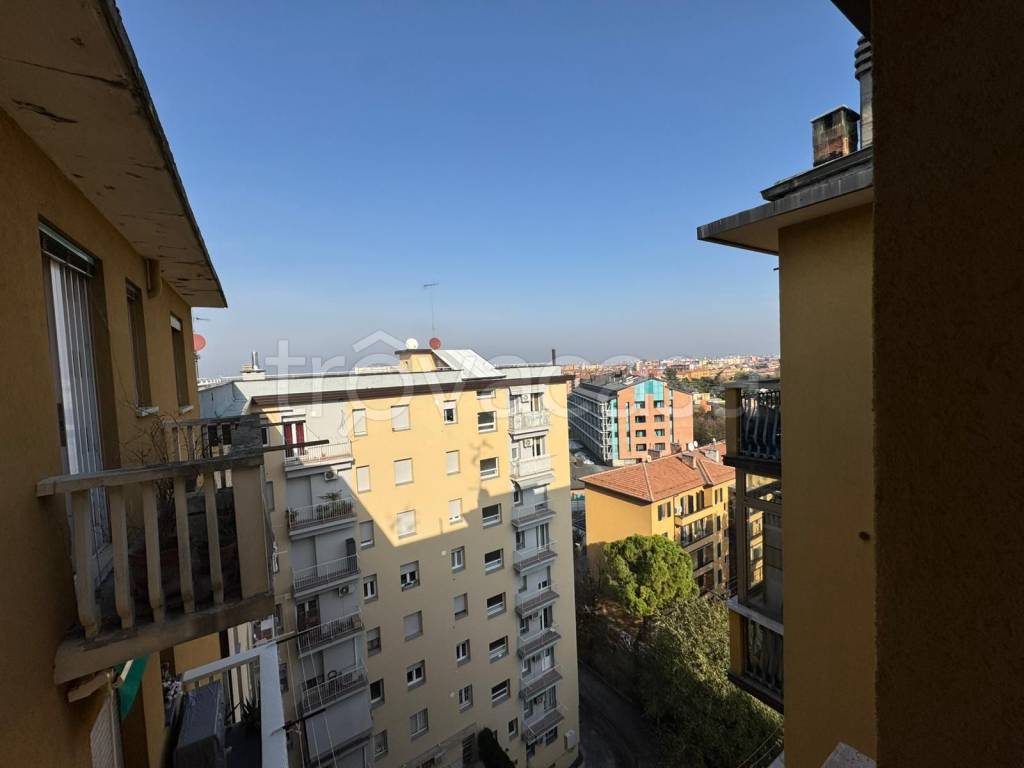 appartamento in vendita a Bologna in zona Saragozza