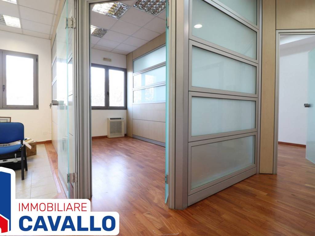 locale commerciale in vendita a Bologna in zona Savena