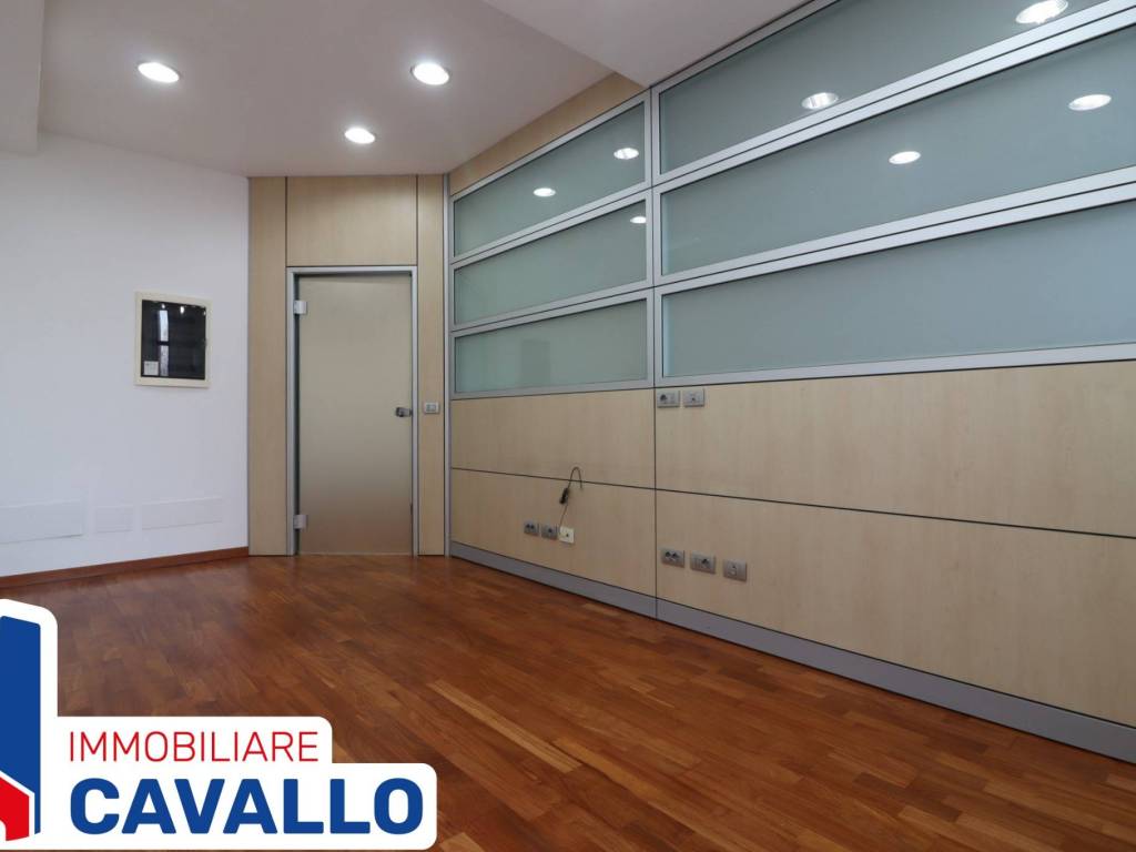 ufficio in vendita a Bologna in zona Savena