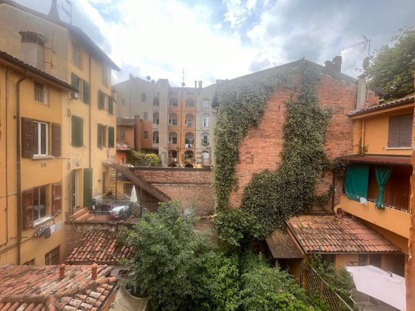appartamento in vendita a Bologna in zona Saragozza