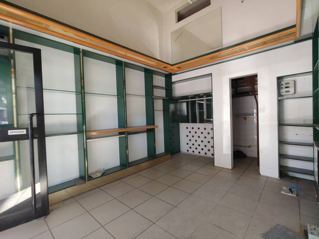 negozio in vendita a Bologna in zona San Vitale